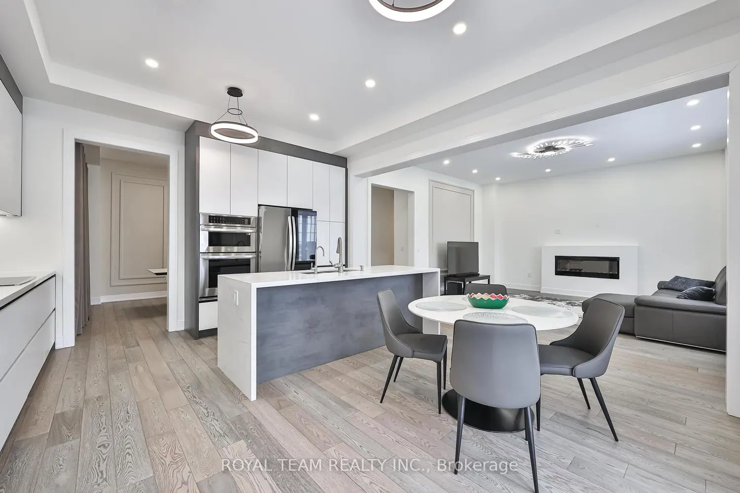 1361 Blackmore Street photo 5