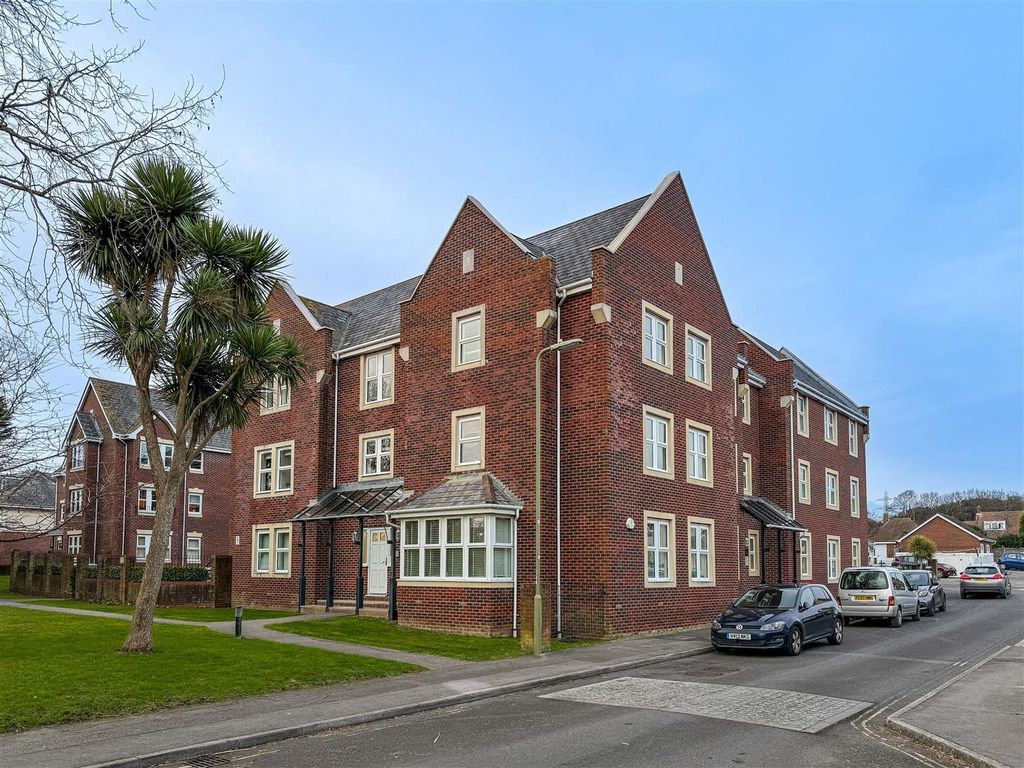 2 bed flat for saleOysell Gardens, Portchester PO16