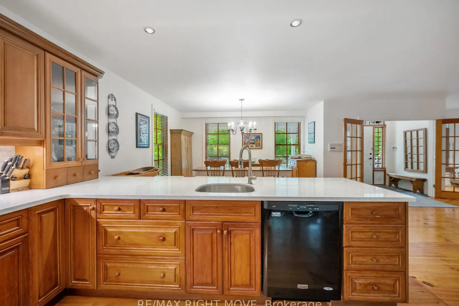 7135 Pond Street photo 4