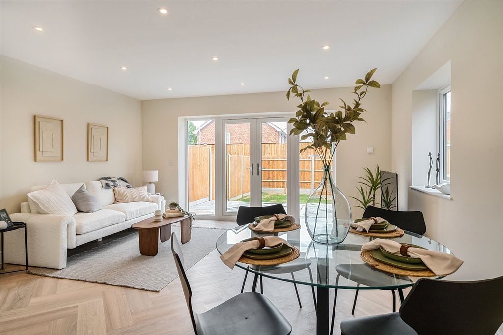 Additional image 3 of 3 bed semi-detached house for salePark Road, Farnborough, Hampshire GU14