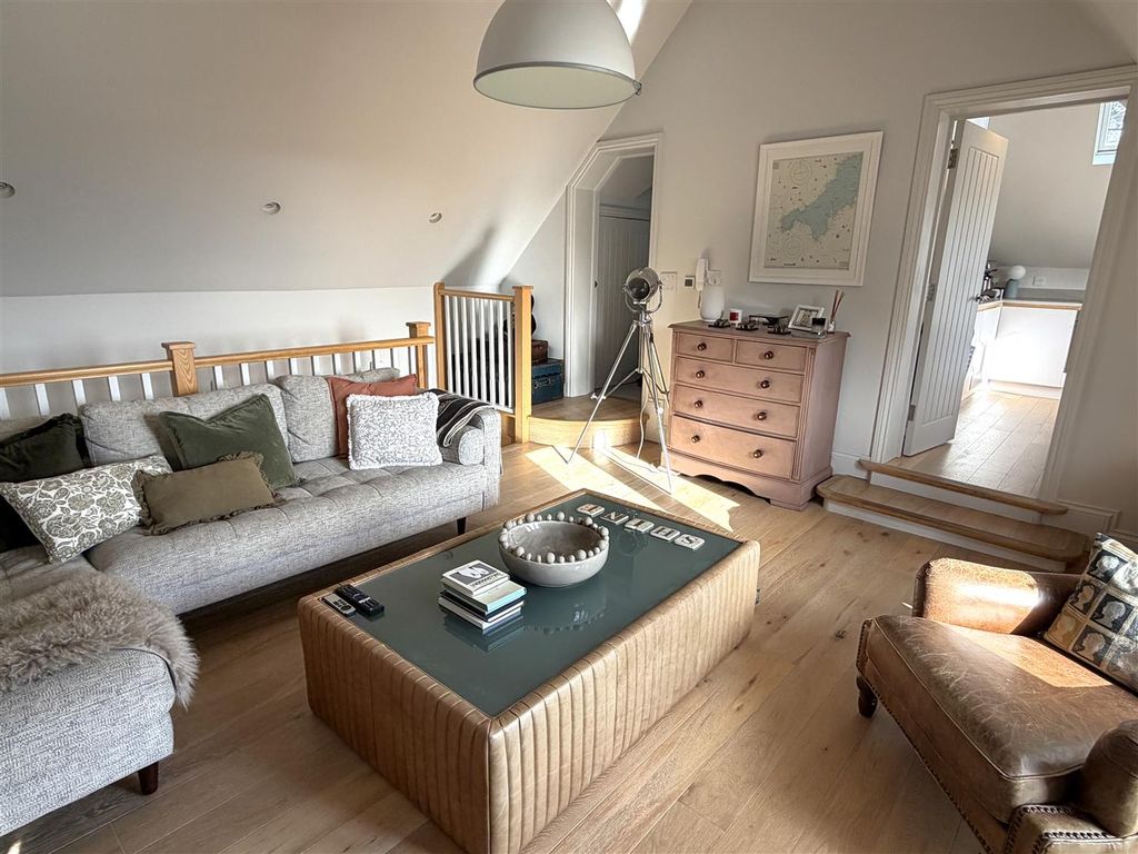 Additional image 6 of 2 bed flat for sale20 Place Road, Fowey PL23