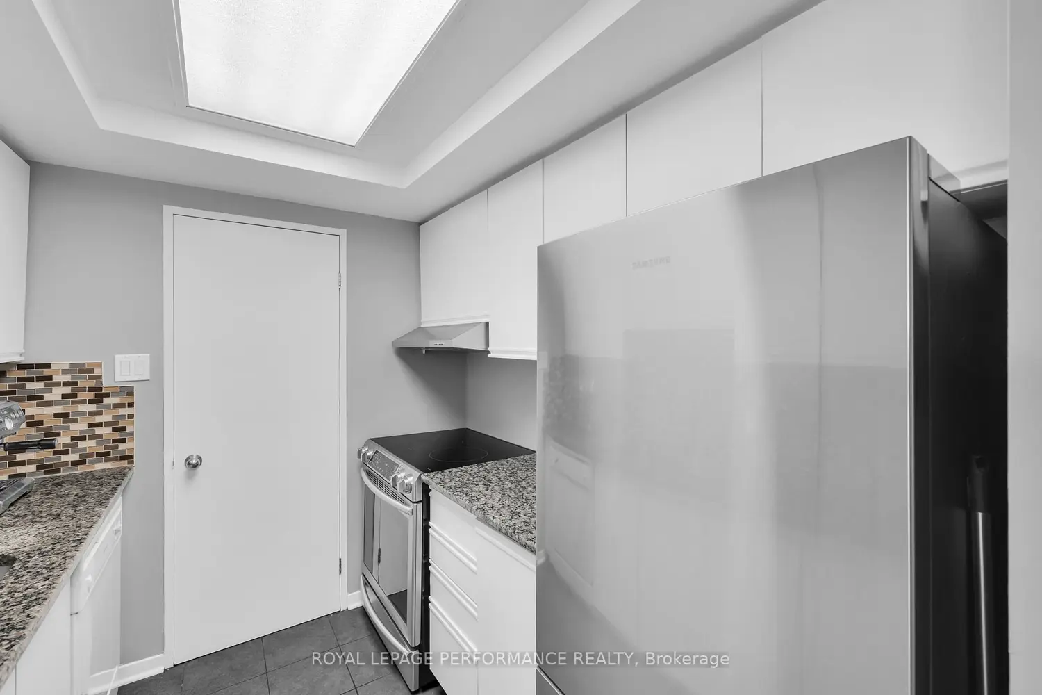 Additional image 12 of 45 Holland Avenue 611