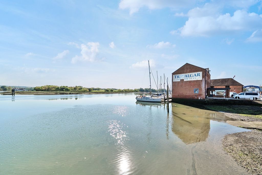 4 bed flat for saleLower Quay, Fareham, Hampshire PO16
