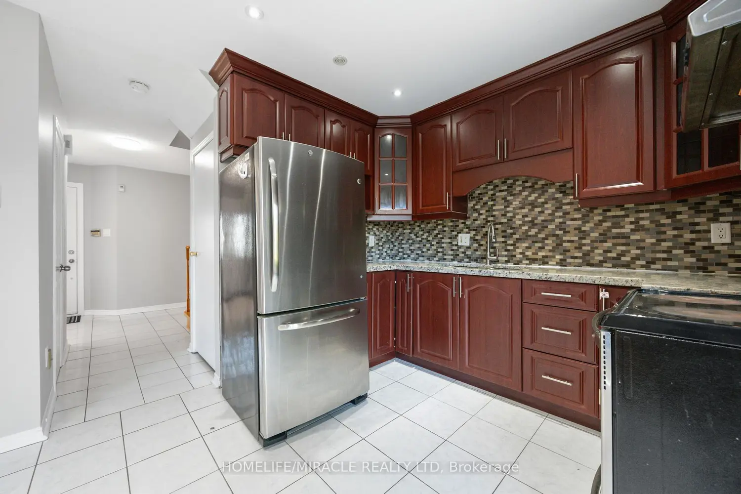 8 Lansbury Drive