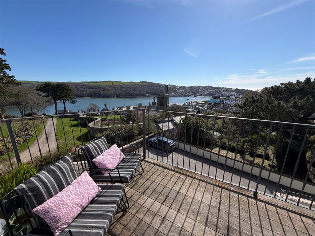 Additional image 4 of 2 bed flat for sale20 Place Road, Fowey PL23