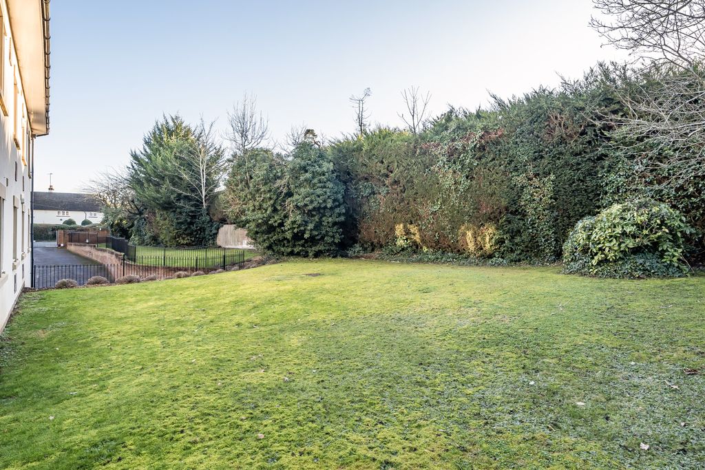 Additional image 19 of 2 bed flat for salePackhorse Road, Gerrards Cross, Buckinghamshire SL9
