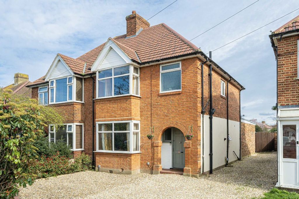 3 bed property for saleHarlington Road East, Feltham TW13