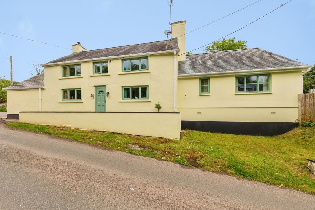 4 bed detached house for saleBroadlay, Ferryside, Carmarthenshire SA17