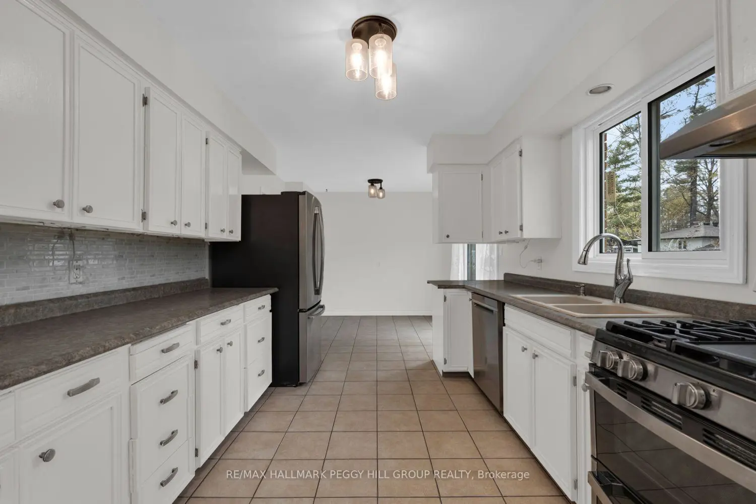 1878 Ridley Boulevard photo 5