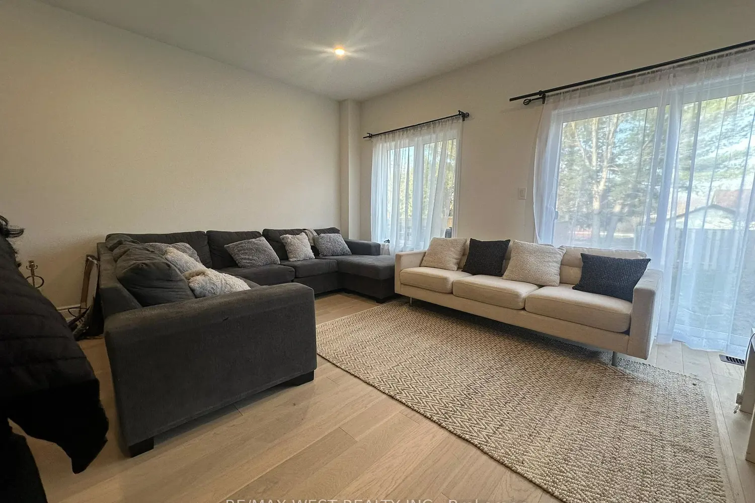 131 Guelph Street photo 4