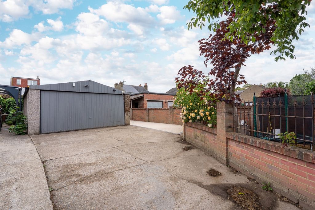 Additional image 19 of 4 bed semi-detached house for saleWhitehill Road, Gravesend DA12