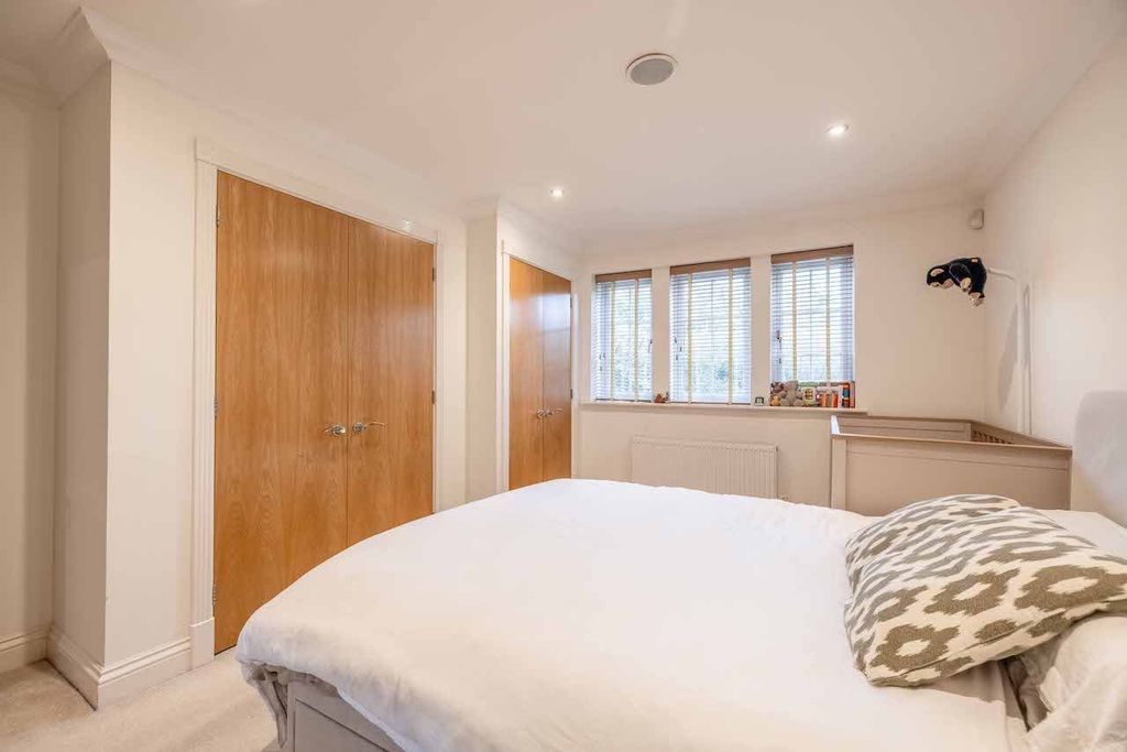 Additional image 11 of 2 bed flat for salePackhorse Road, Gerrards Cross SL9