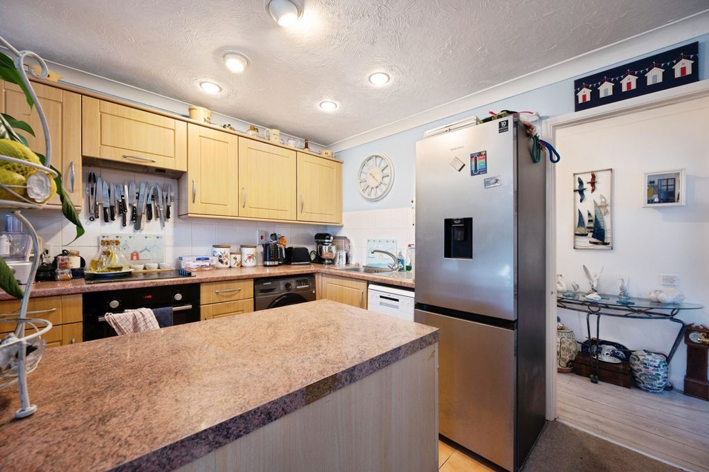 Additional image 5 of 2 bed flat for saleSouthwood Road, Hayling Island, Hampshire PO11