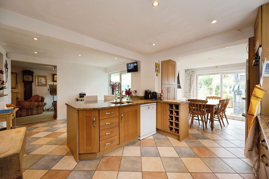 Additional image 6 of 4 bed detached house for saleWittering Road, Hayling Island, Hampshire PO11