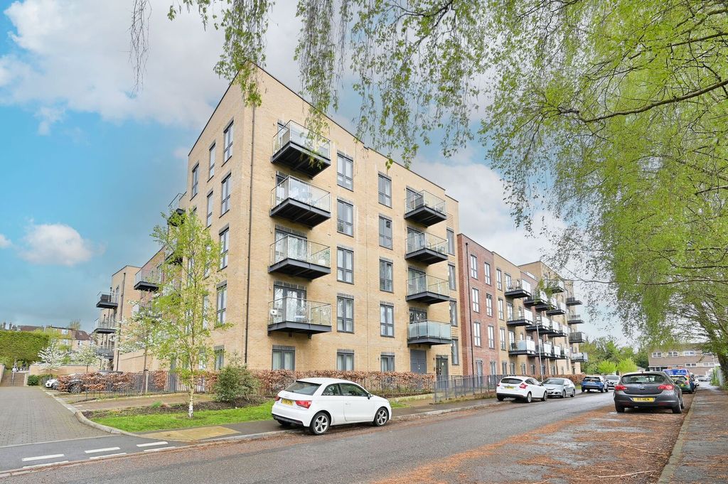 2 bed flat for saleFrogmore Road, Hemel Hempstead HP3