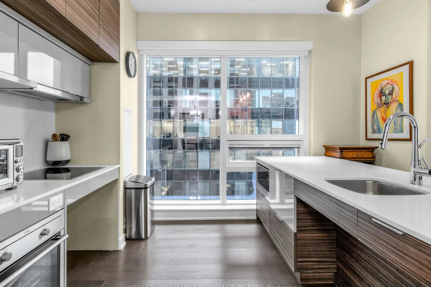 88 Scott Street 709