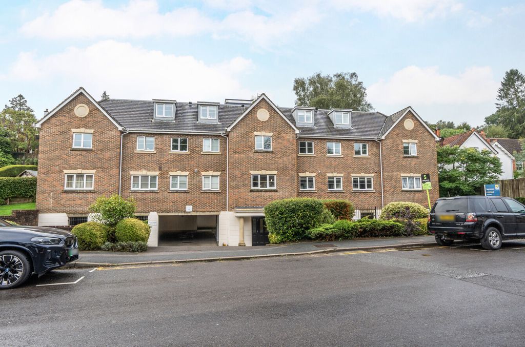 2 bed flat for saleHaslemere, Surrey GU27
