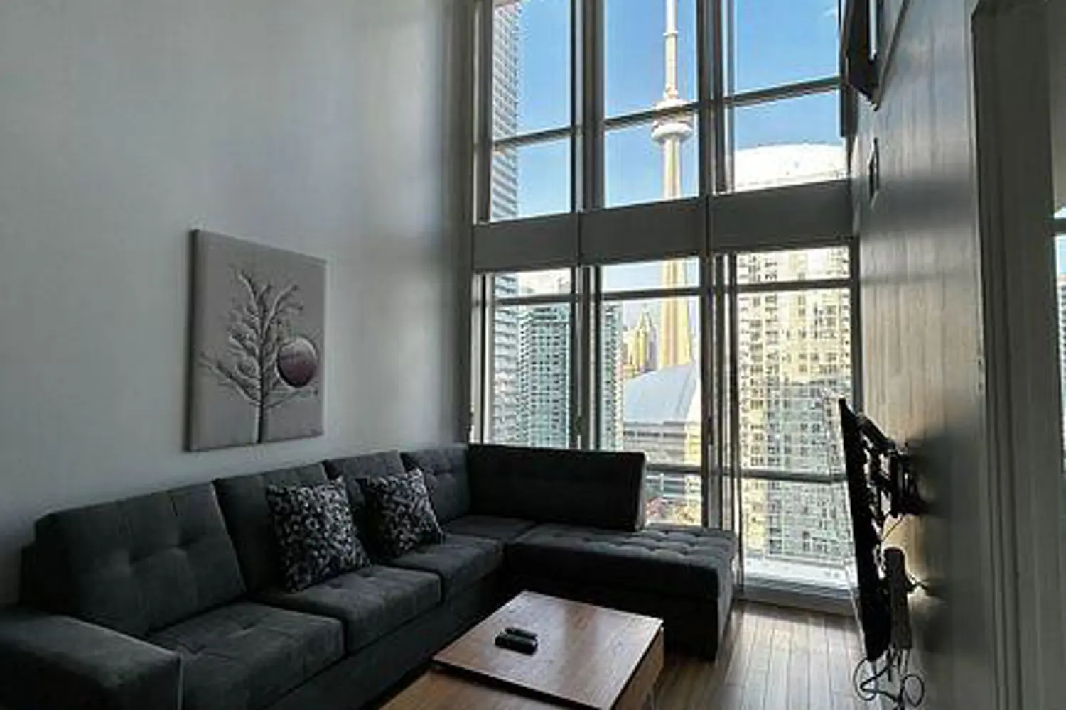 15 Fort York Boulevard 2808 photo 3