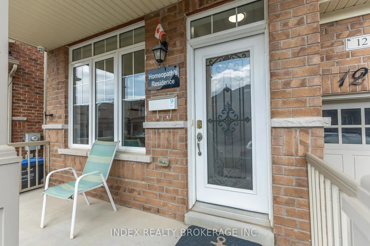 12 Fitzgibson Street