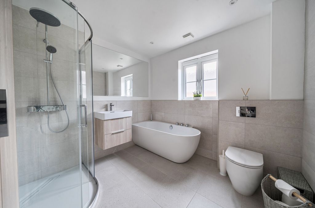 Additional image 6 of 5 bed detached house for saleMyllers Lond, Hook, Hampshire RG27