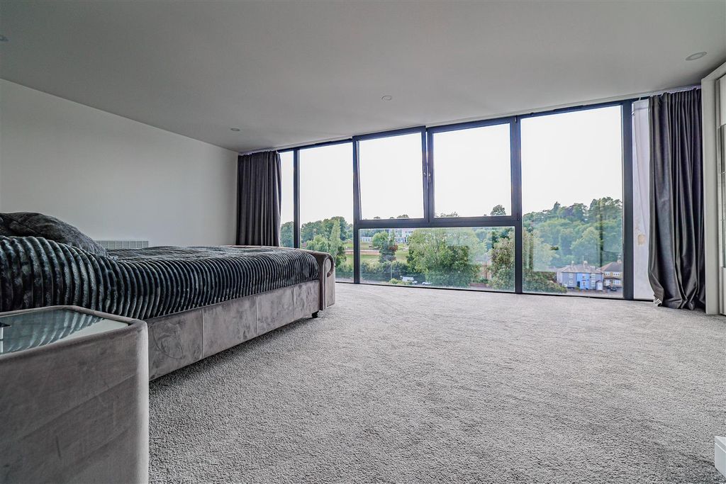 Additional image 15 of 3 bed flat for saleWaterhouse Street, Hemel Hempstead HP1