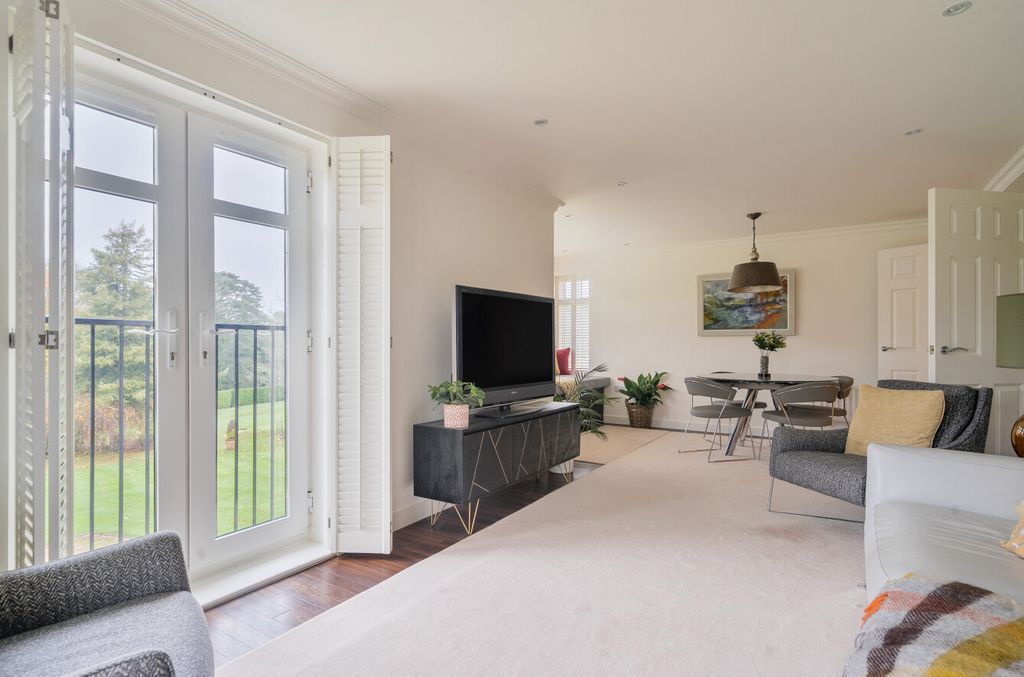 Additional image 3 of 2 bed flat for saleHindhead, Surrey GU26