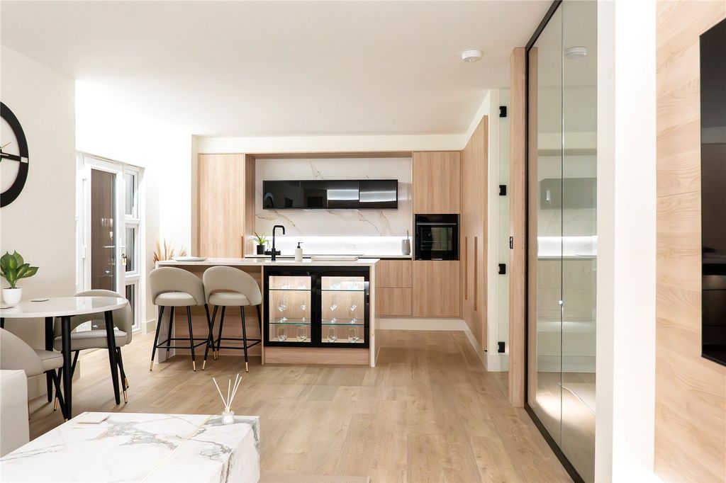 Additional image 7 of 2 bed flat for saleEvans Wharf, Hemel Hempstead, Hertfordshire HP3