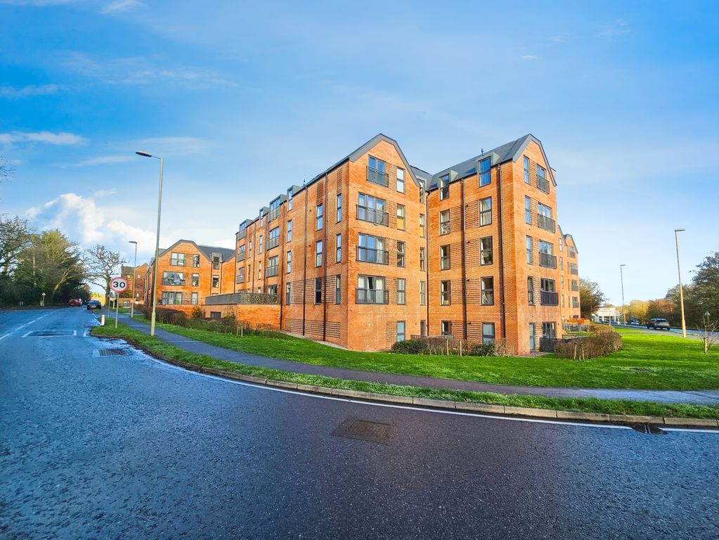 Additional image 5 of 2 bed flat for saleStation Road, Hook, Hampshire RG27