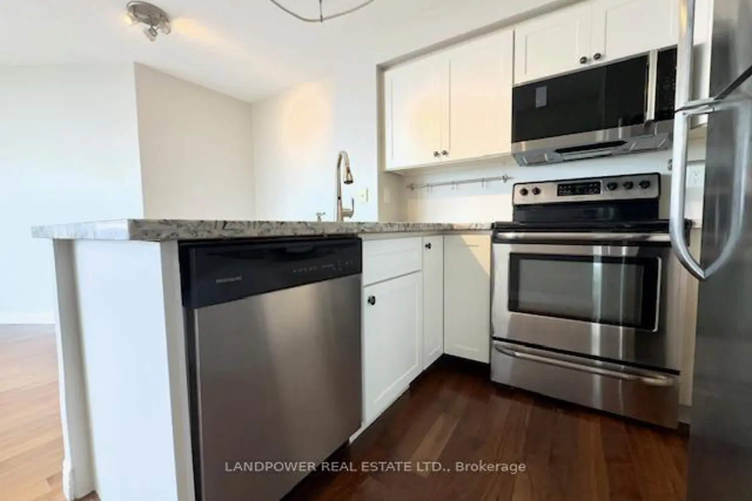 28 Harrison Garden Boulevard 2005 photo 3