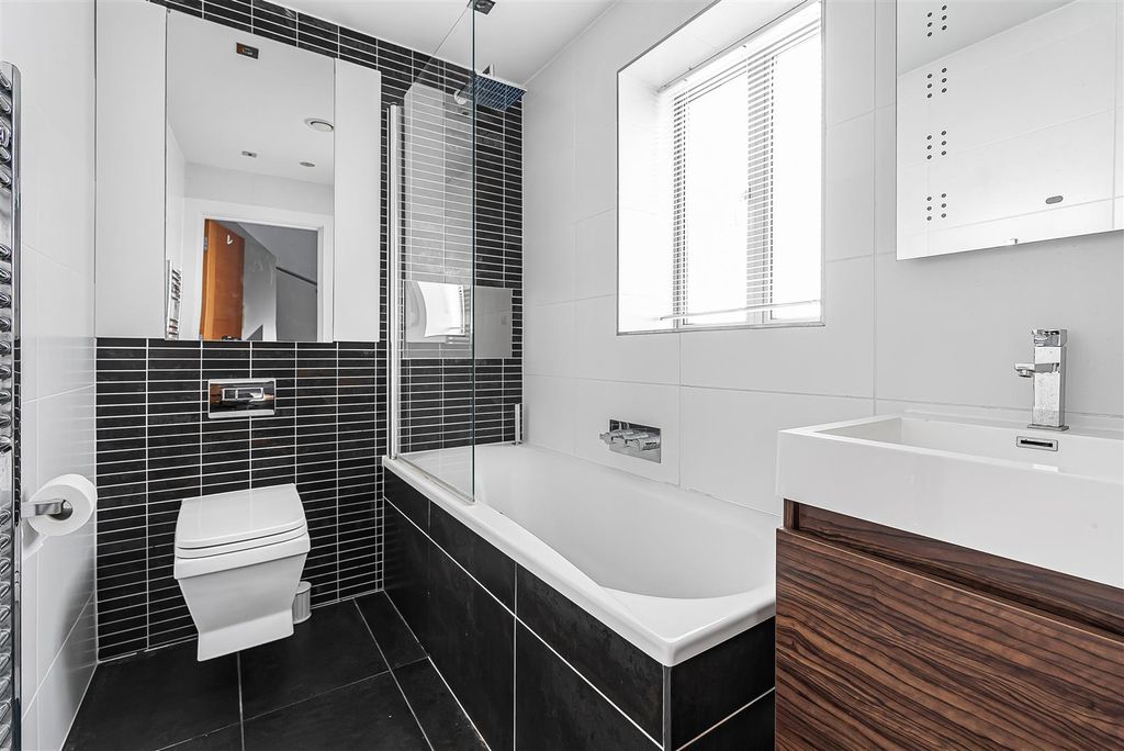 Additional image 18 of 2 bed flat for saleDolphin Yard, Maidenhead Street, Hertford SG14