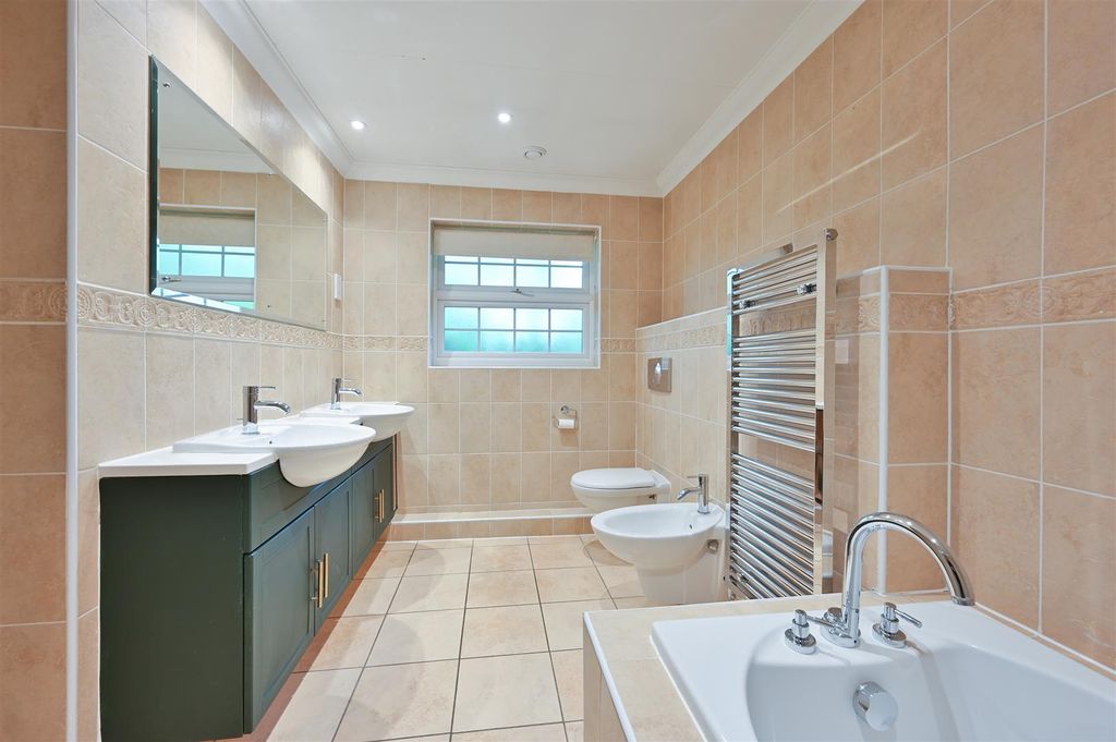 Additional image 8 of 6 bed property for saleRedbourn Lane, Harpenden AL5