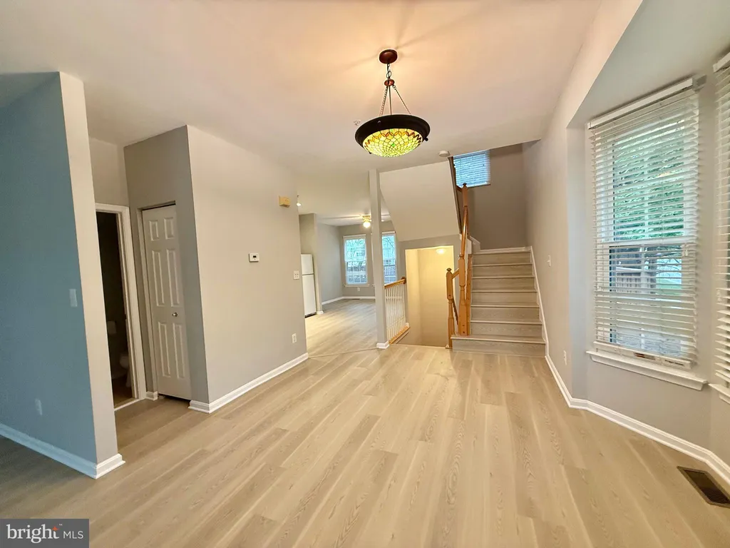 8 Diamond Hill Court, Germantown, MD 20874 photo 3
