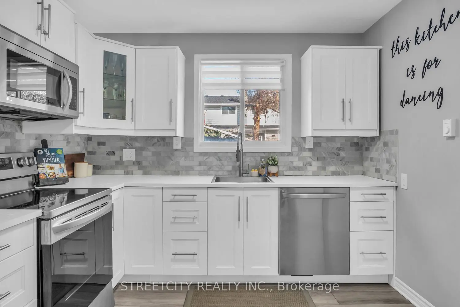 490 Southdale Road 8 photo 5