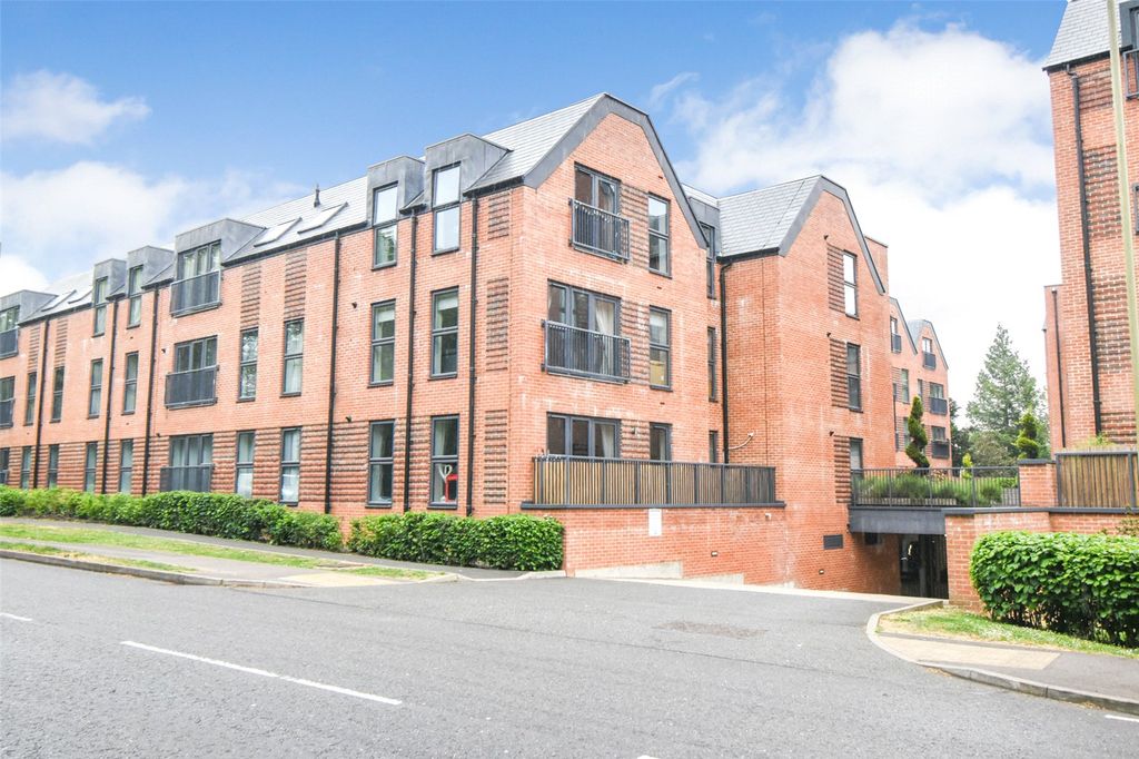 Additional image 18 of 2 bed flat for saleStation Road, Hook, Hampshire RG27