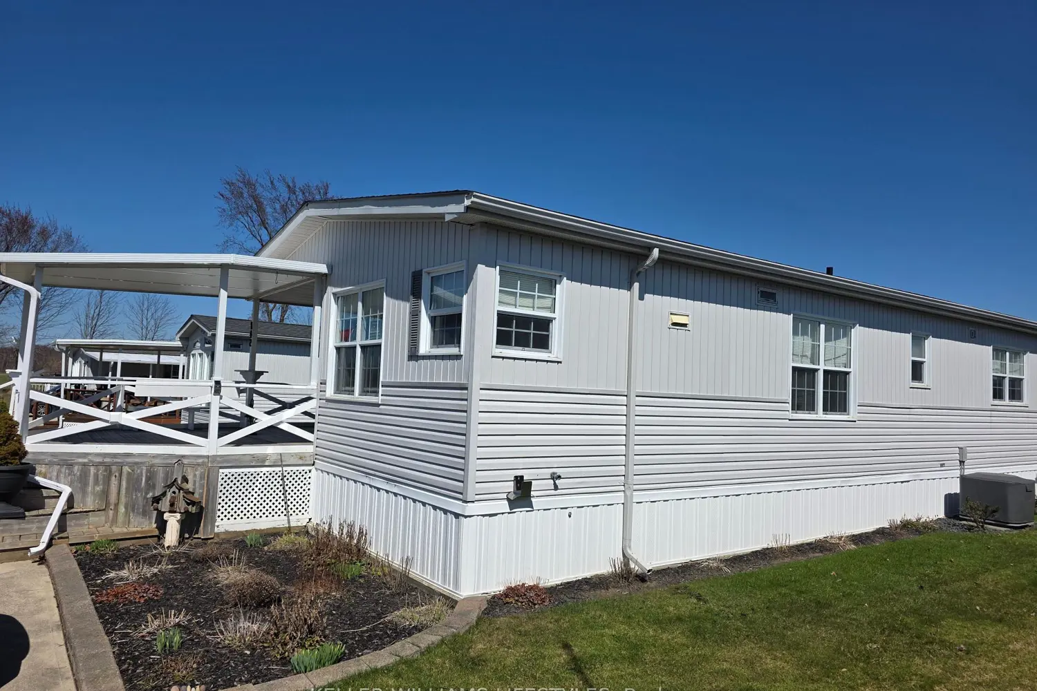 142 Sandbagger Crescent photo 2
