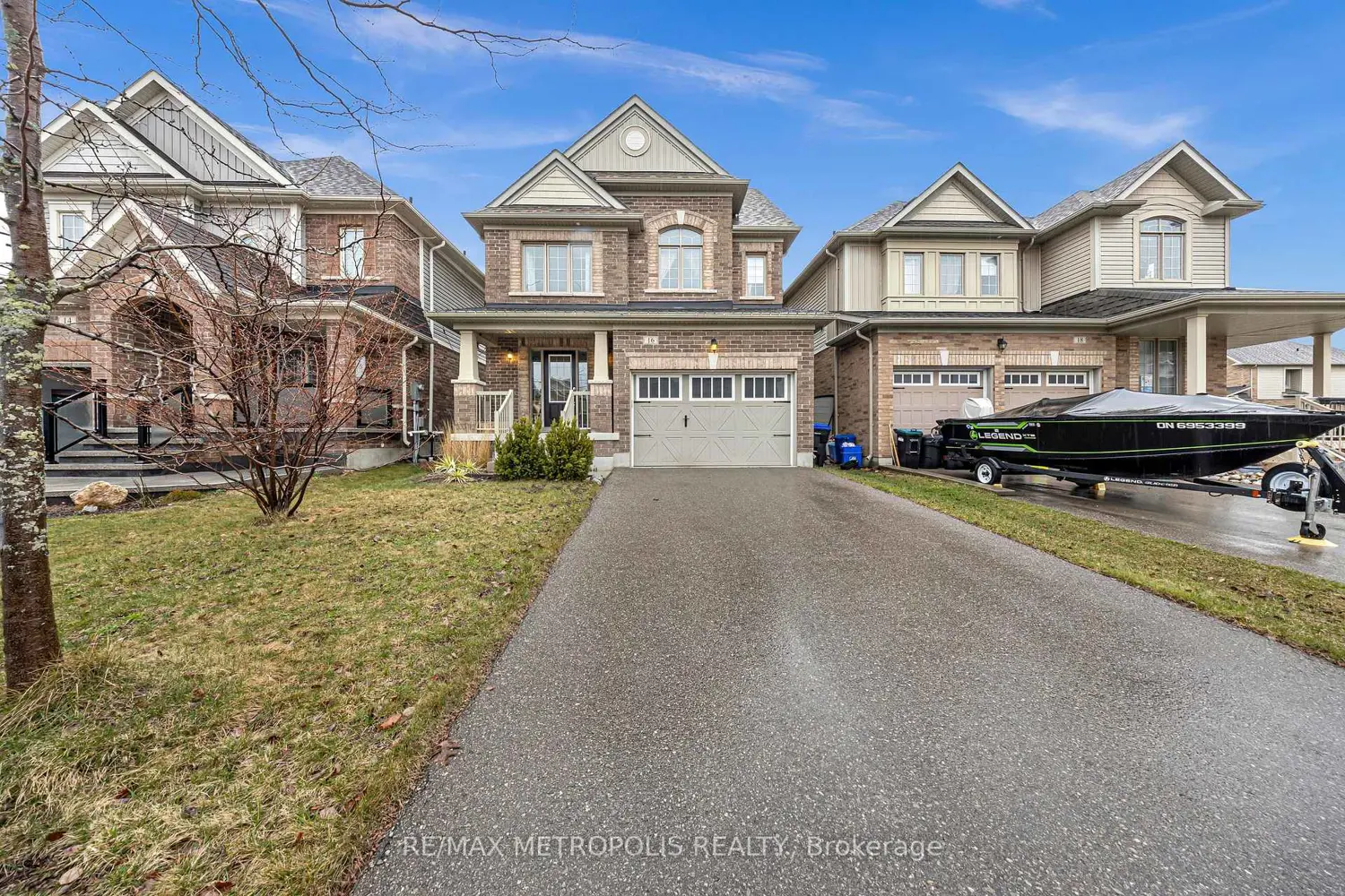 16 Treetops Boulevard photo 2