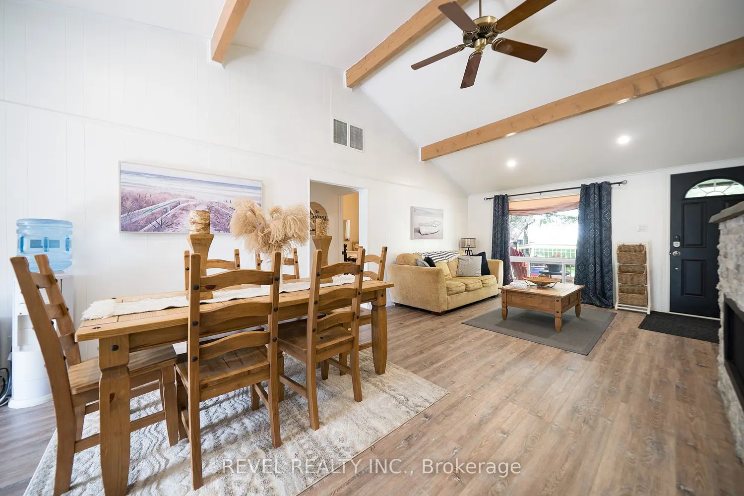 114 Hillview Crescent photo 5