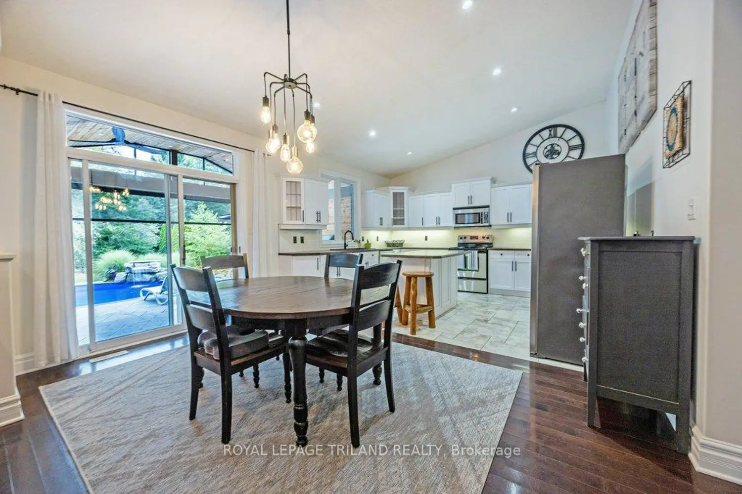 139 Skyline Avenue photo 5
