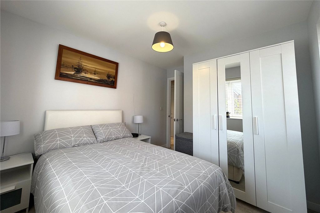 Additional image 5 of 3 bed detached house for saleDeepford Crescent, Hook, Hampshire RG27