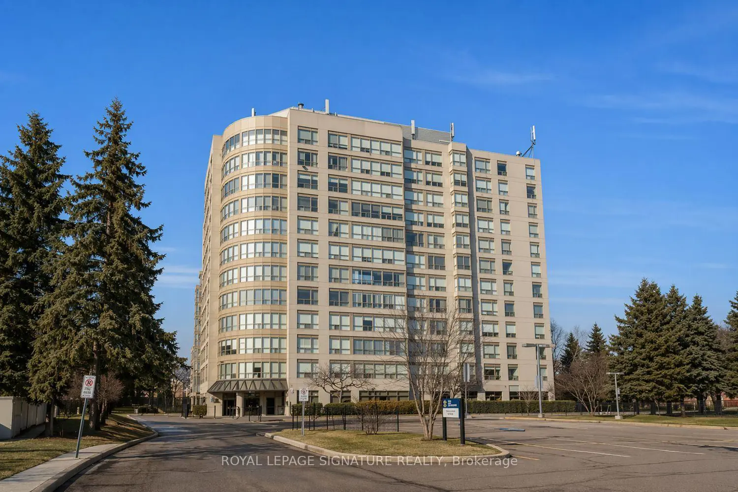 712 Rossland Road 1106