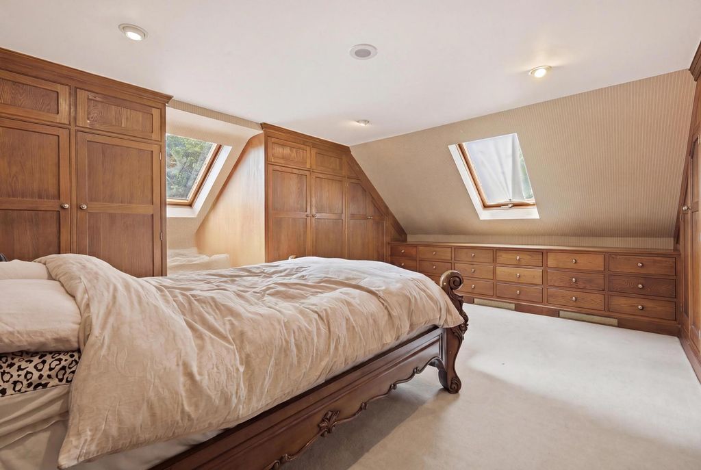 Additional image 9 of 6 bed detached house for saleWest Common Close, Harpenden AL5