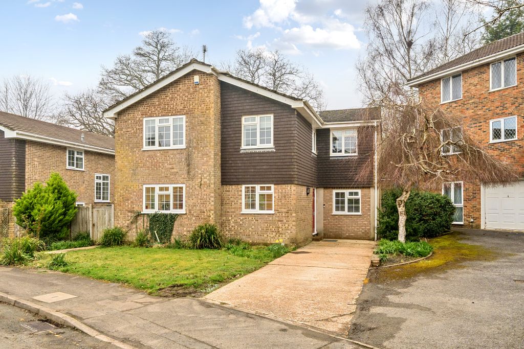 5 bed detached house for saleDrummond Close, Haywards Heath RH16
