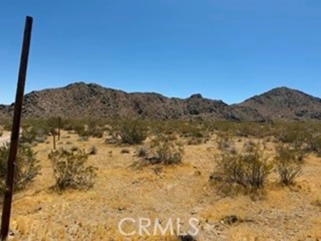 Mountain View, Lucerne Valley, CA 92356 photo 2