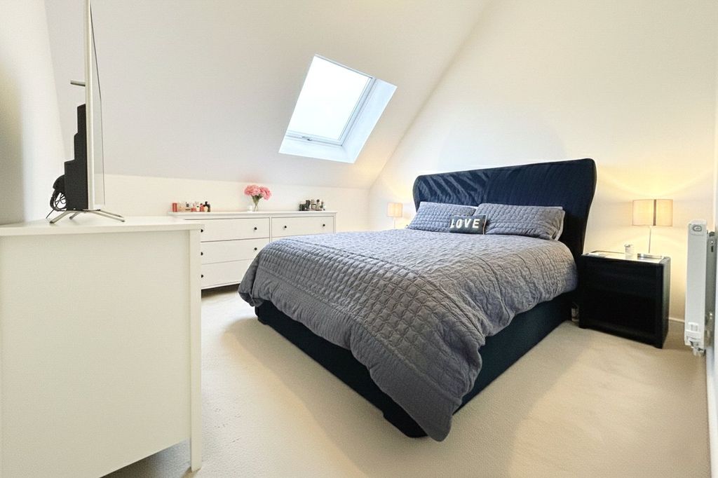 Additional image 4 of 2 bed flat for saleStation Road, Hook, Hampshire RG27