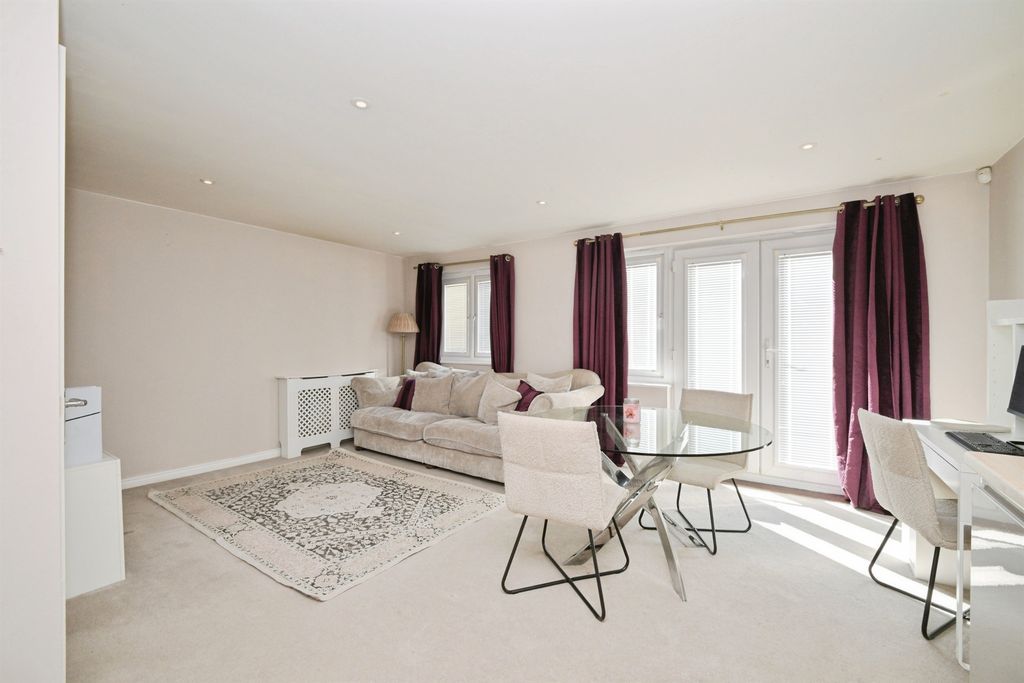 Additional image 5 of 2 bed flat for saleWaterfall Close, Hoddesdon EN11