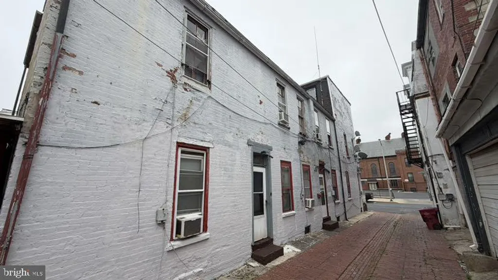911 Walnut St, Reading, PA 19601 photo 2