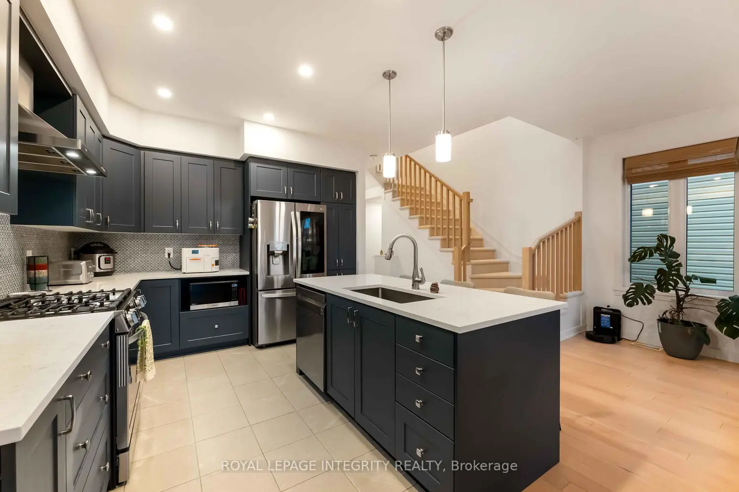 Additional image 4 of 221 Finsbury Avenue