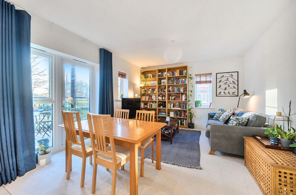 Additional image 3 of 2 bed flat for saleAspen Road, High Wycombe, Buckinghamshire HP10