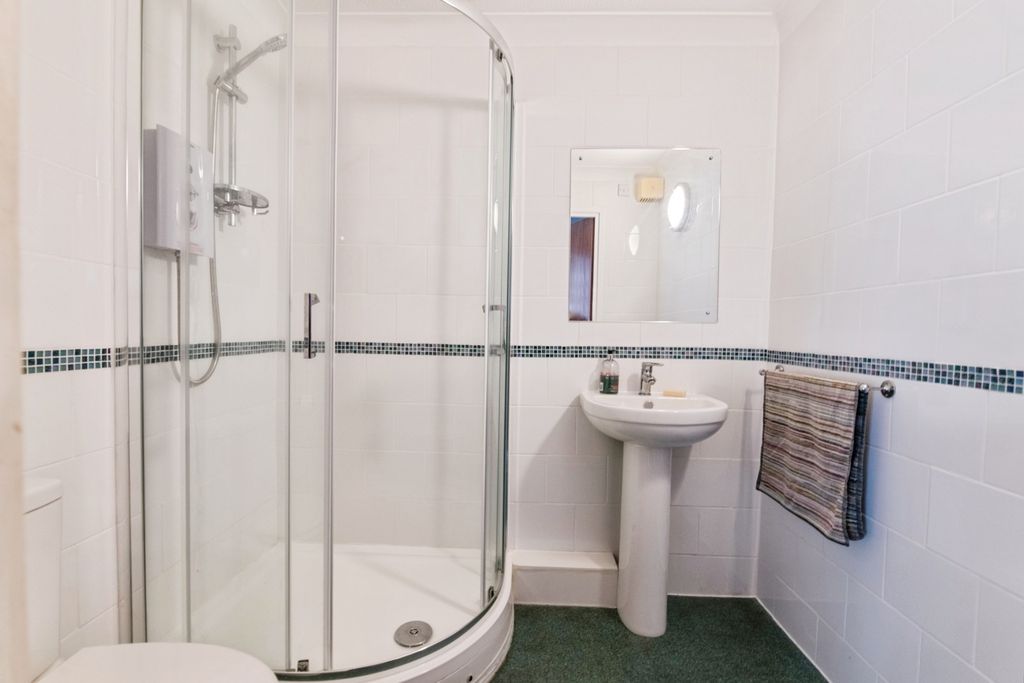 1 bed flat for saleKing Street, Honiton, Devon EX14 photo 5