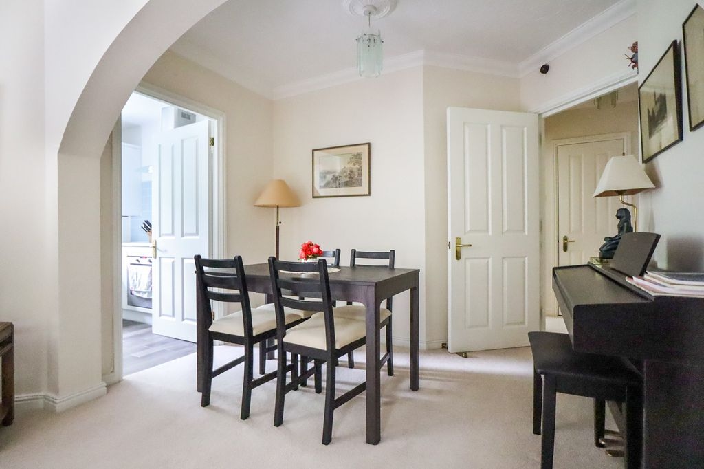 Additional image 3 of 2 bed flat for saleSun Lane, Harpenden AL5